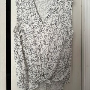 Torrid x Disney sleeveless Minnie Mouse Blouse Size 2